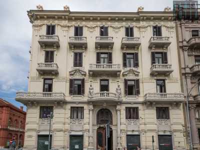 ...strada sulla quale edific� anche l�elegante palazzo Atti